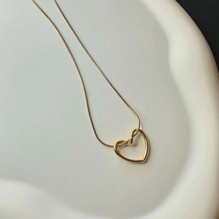 Minimal Heart Gold Necklace